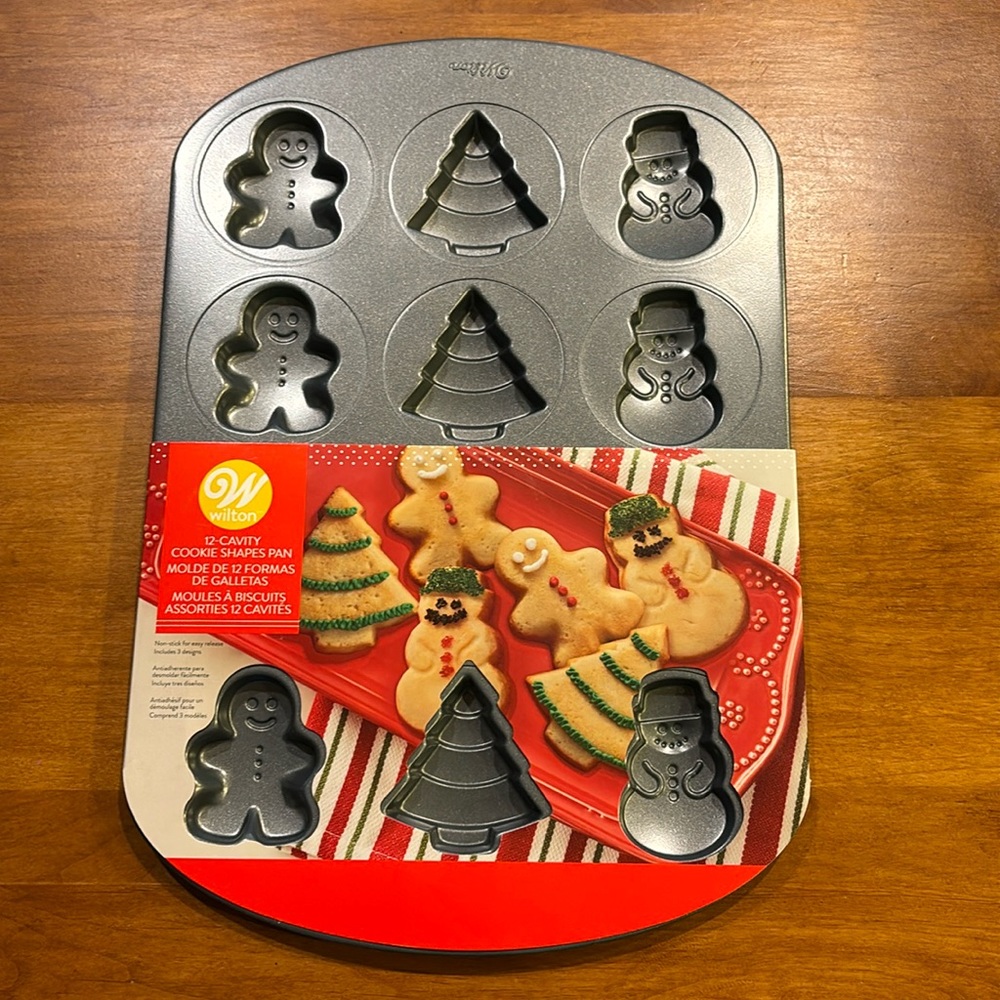 WILTON 12-Cavity Cookie Shapes Pan NWT 17”x11.5” Christmas Cookie Holiday Baking